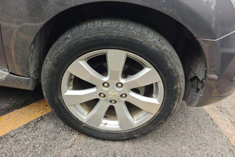 Used Mitsubishi Outlander 2010 Kijang 3.0 Luxury Edition Right Front Wheel Hub