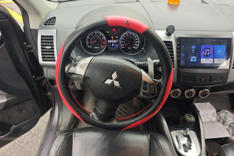 Used Mitsubishi Outlander 2010 Kijang 3.0 Luxury Edition Steering Wheel