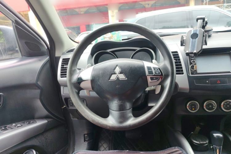 Used Mitsubishi Outlander 2010 Kijang 2.0 Sport Edition Steering Wheel