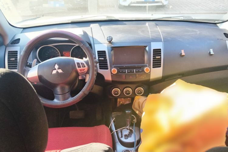 Used Mitsubishi Outlander 2010 Kijang 2.0 Sport Edition Center Console