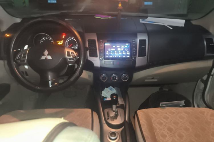 Used Mitsubishi Outlander 2010 Kinhui 2.4 Fashion Edition Center Console