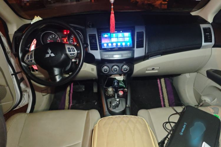 Used Mitsubishi Outlander 2010 Kinhui 2.4 Fashion Edition Center Console