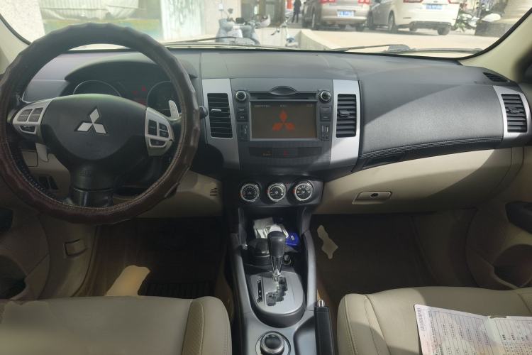 Used Mitsubishi Outlander 2010 Kinhui 2.4 Fashion Edition Center Console