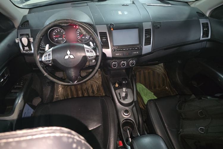 Used Mitsubishi Outlander 2010 Kinhui 2.4 Fashion Edition Center Console