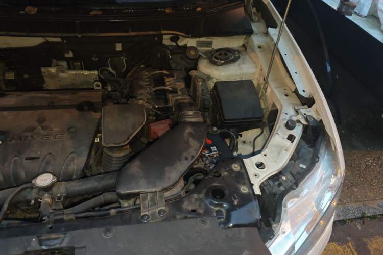 Used Mitsubishi Outlander 2010 Kinhui 2.4 Fashion Edition Engine Bay Left