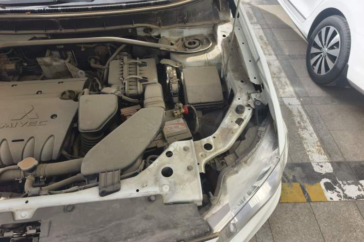 Used Mitsubishi Outlander 2010 Kinhui 2.4 Fashion Edition Engine Bay Left
