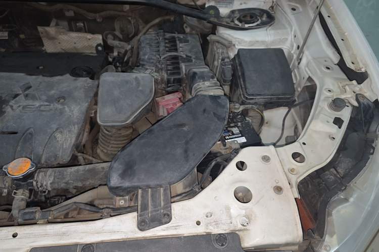 Used Mitsubishi Outlander 2010 Kinhui 2.4 Fashion Edition Engine Bay Left