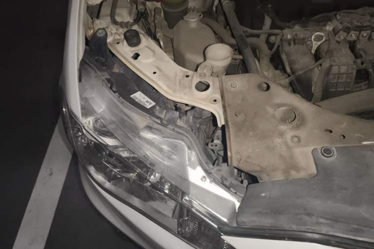 Used Mitsubishi Outlander 2010 Kinhui 2.4 Fashion Edition Engine Bay Right