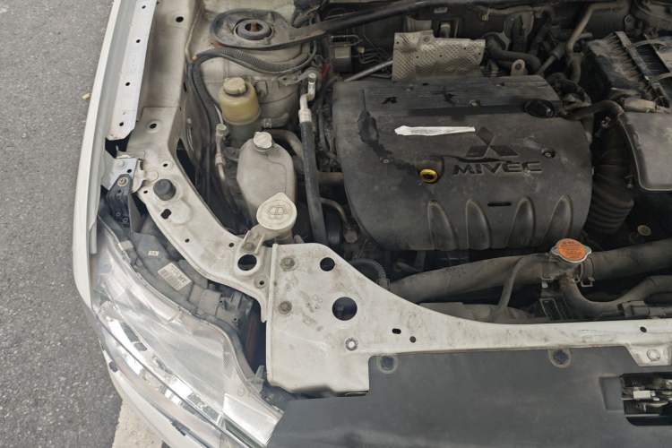 Used Mitsubishi Outlander 2010 Kinhui 2.4 Fashion Edition Engine Bay Right