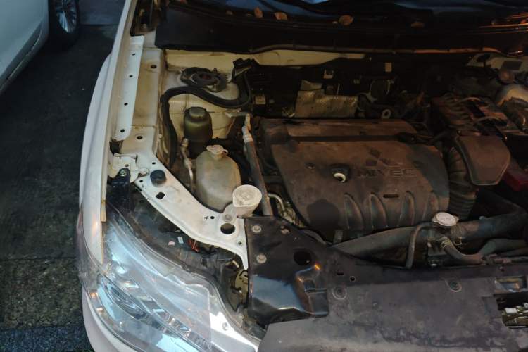 Used Mitsubishi Outlander 2010 Kinhui 2.4 Fashion Edition Engine Bay Right