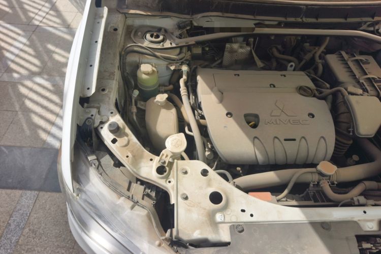 Used Mitsubishi Outlander 2010 Kinhui 2.4 Fashion Edition Engine Bay Right