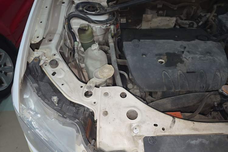 Used Mitsubishi Outlander 2010 Kinhui 2.4 Fashion Edition Engine Bay Right