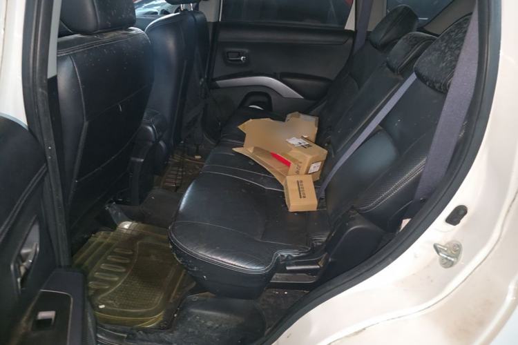 Used Mitsubishi Outlander 2010 Kinhui 2.4 Fashion Edition Left Rear Seat