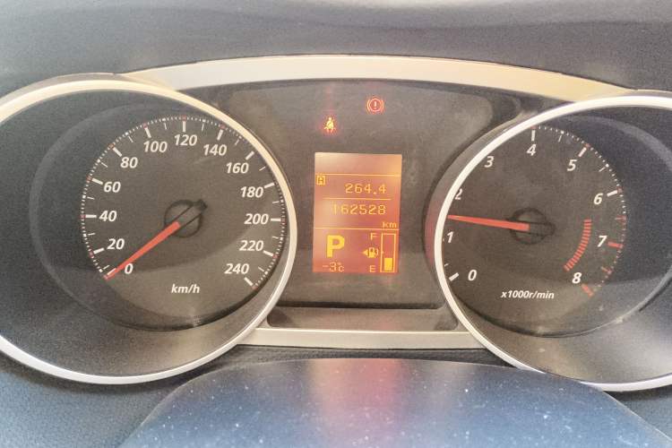Used Mitsubishi Outlander 2010 Kijang 2.0 Sport Edition Odometer Close Up