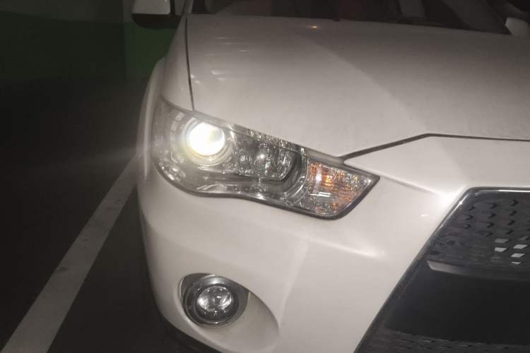 Used Mitsubishi Outlander 2010 Kinhui 2.4 Fashion Edition Right Front Headlight