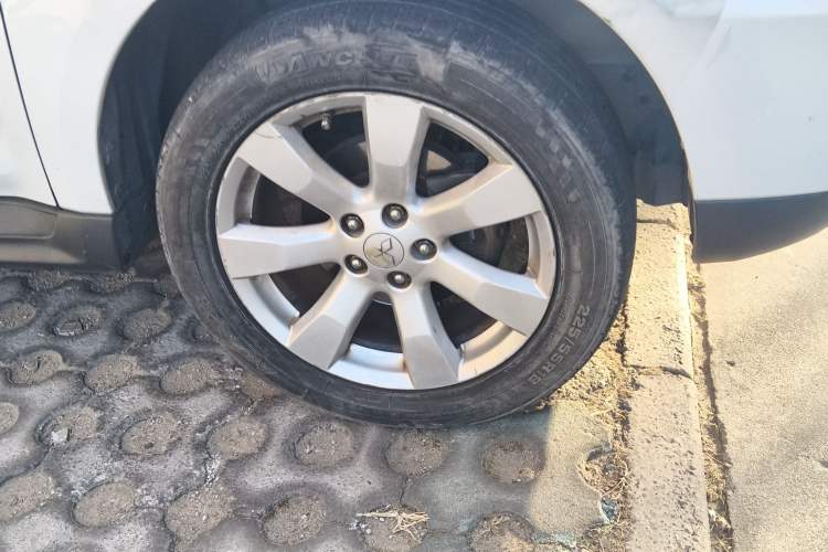 Used Mitsubishi Outlander 2010 Kijang 2.0 Sport Edition Right Front Wheel Hub