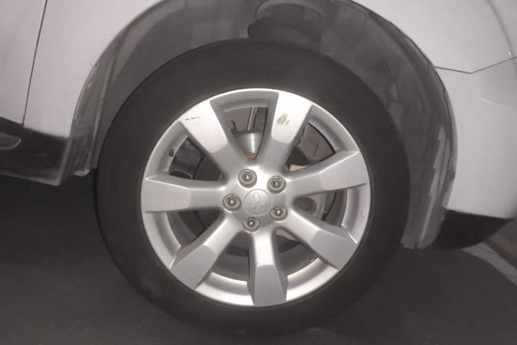 Used Mitsubishi Outlander 2010 Kinhui 2.4 Fashion Edition Right Front Wheel Hub