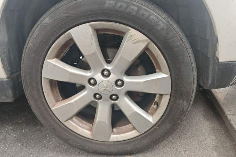 Used Mitsubishi Outlander 2010 Kinhui 2.4 Fashion Edition Right Front Wheel Hub