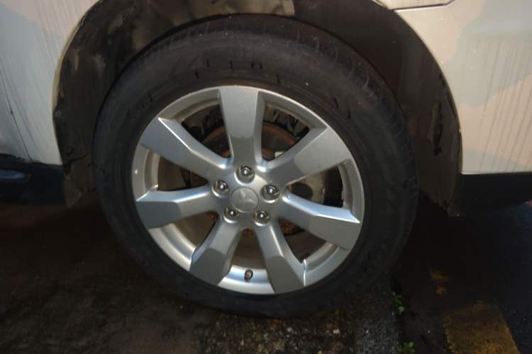 Used Mitsubishi Outlander 2010 Kinhui 2.4 Fashion Edition Right Front Wheel Hub