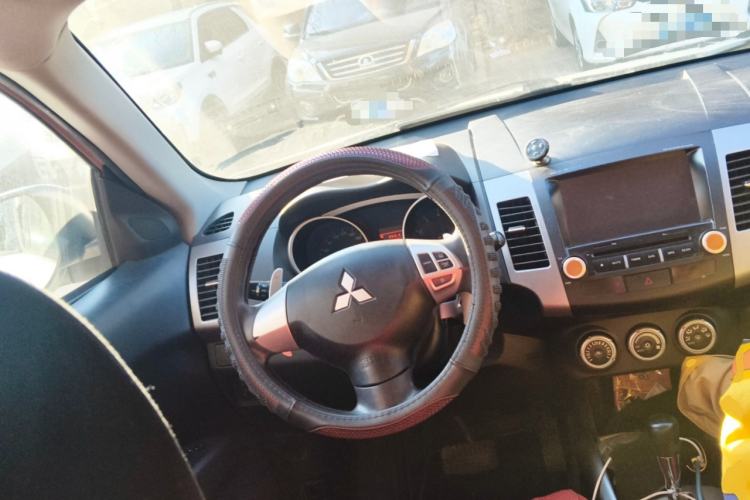 Used Mitsubishi Outlander 2010 Kijang 2.0 Sport Edition Steering Wheel
