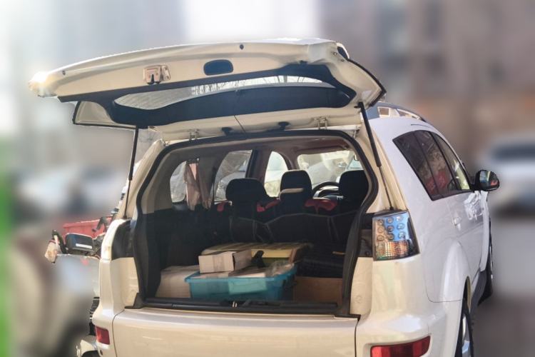 Used Mitsubishi Outlander 2010 Kijang 2.0 Sport Edition Trunk