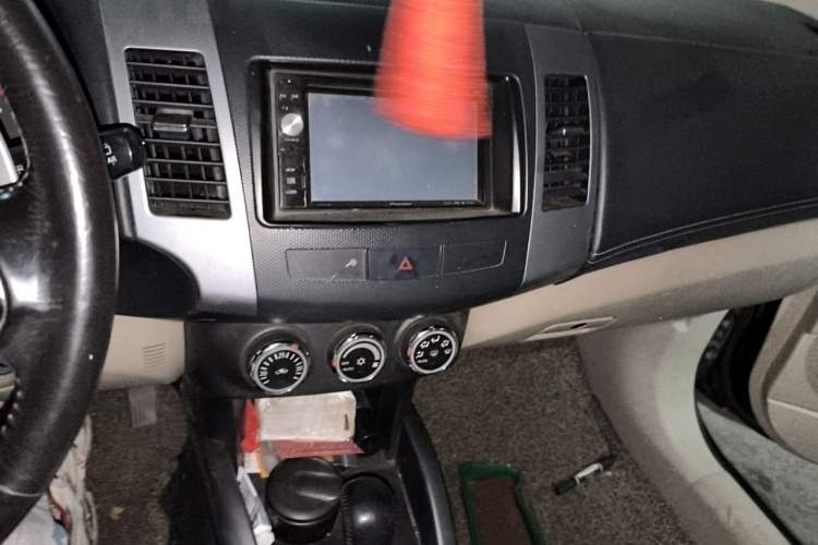 Used Mitsubishi Outlander 2011 Kijang 2.0 Urban Edition Audio And AC Panel