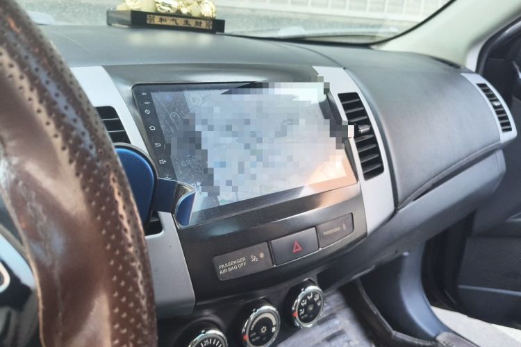 Used Mitsubishi Outlander 2011 Kicks 2.4 Fashion Edition Audio And AC Panel