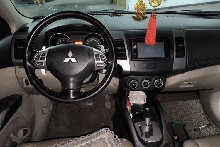 Used Mitsubishi Outlander 2011 Kijang 2.0 Urban Edition Center Console