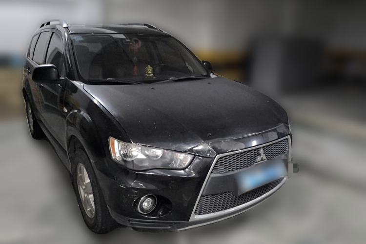 Used Mitsubishi Outlander 2011 Kijang 2.0 Urban Edition Front Right 45 Deg