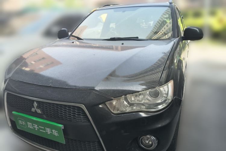 Used Mitsubishi Outlander 2011 Kicks 2.4 Fashion Edition Front