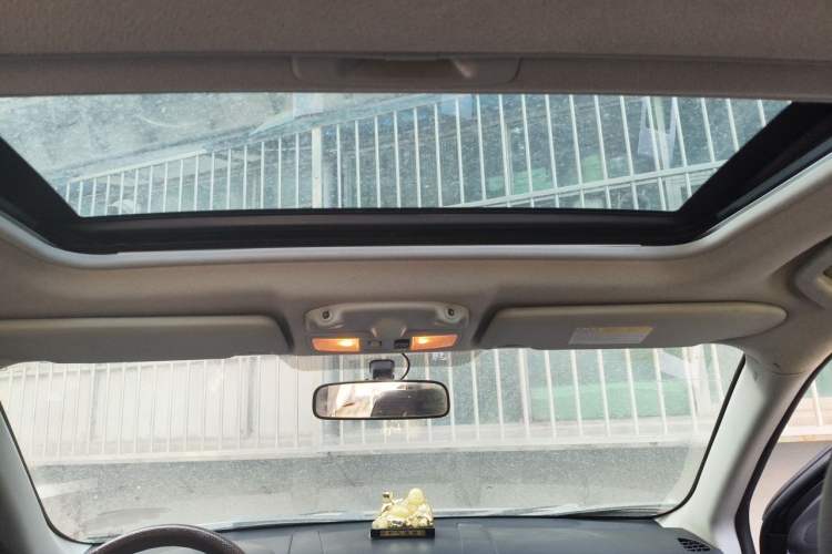 Used Mitsubishi Outlander 2011 Kicks 2.4 Fashion Edition Headliner