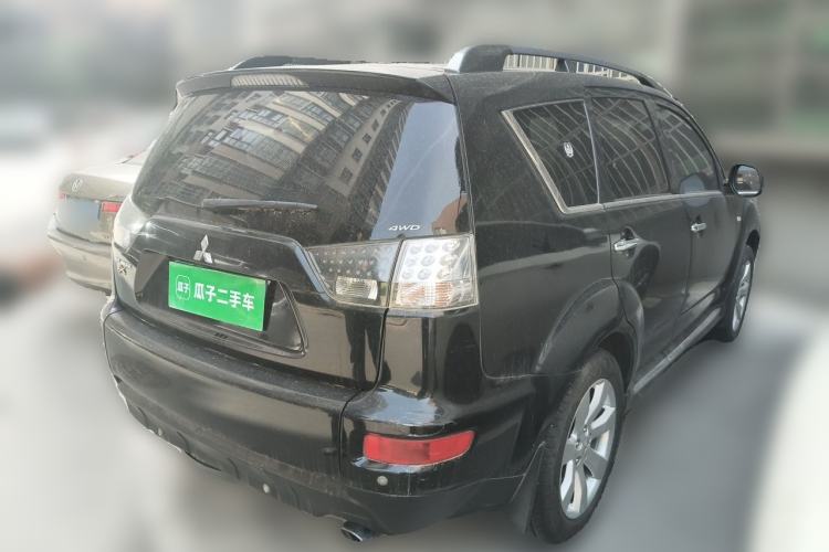 Used Mitsubishi Outlander 2011 Kicks 2.4 Fashion Edition Rear Right 45 Deg