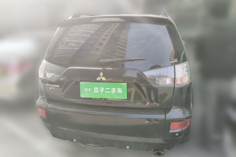 Used Mitsubishi Outlander 2011 Kicks 2.4 Fashion Edition Rear