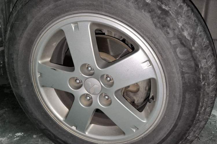 Used Mitsubishi Outlander 2011 Kijang 2.0 Urban Edition Right Front Wheel Hub