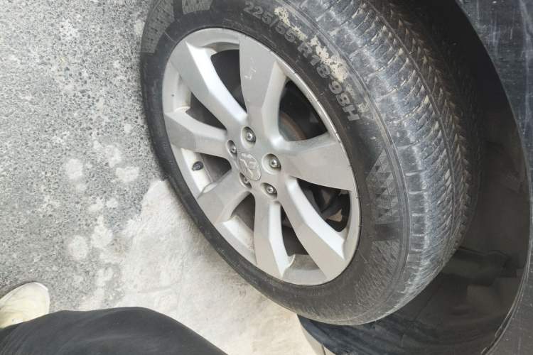 Used Mitsubishi Outlander 2011 Kicks 2.4 Fashion Edition Right Front Wheel Hub