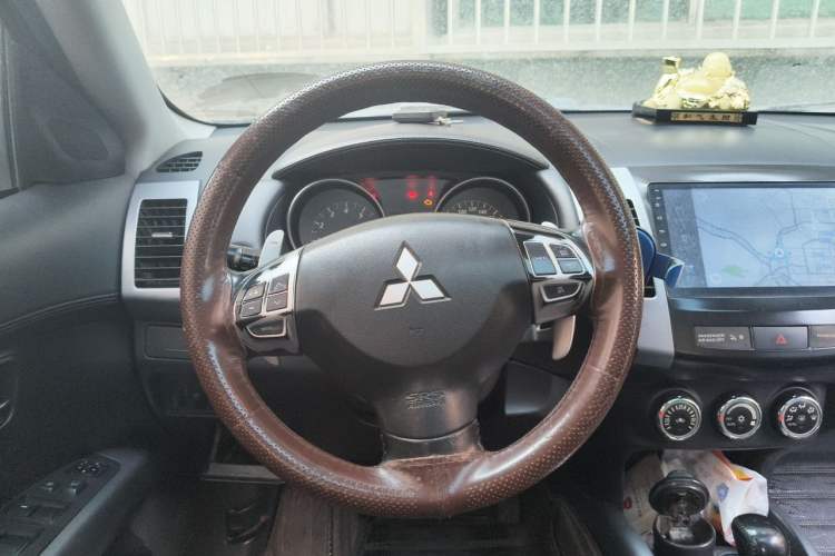 Used Mitsubishi Outlander 2011 Kicks 2.4 Fashion Edition Steering Wheel