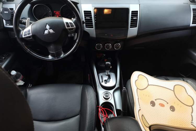 Used Mitsubishi Outlander 2011 Kijang 2.0 Urban Edition Center Console