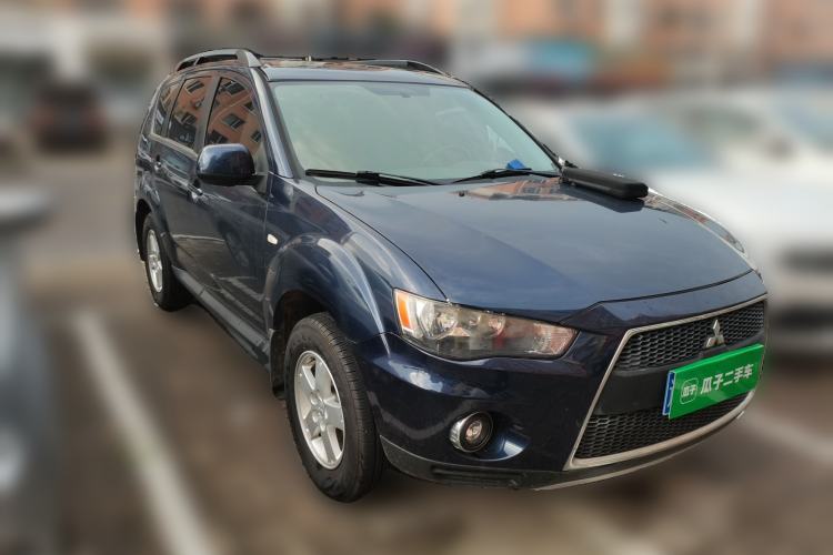 Used Mitsubishi Outlander 2011 Kijang 2.0 Urban Edition Front Right 45 Deg