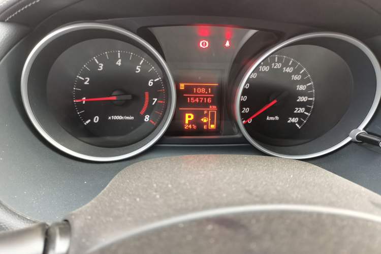 Used Mitsubishi Outlander 2011 Kijang 2.0 Urban Edition Odometer Close Up