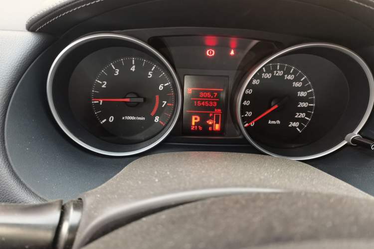 Used Mitsubishi Outlander 2011 Kijang 2.0 Urban Edition Odometer Close Up