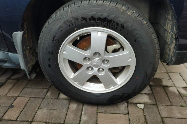 Used Mitsubishi Outlander 2011 Kijang 2.0 Urban Edition Right Front Wheel Hub