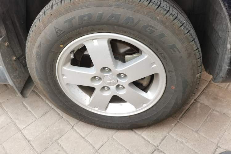 Used Mitsubishi Outlander 2011 Kijang 2.0 Urban Edition Right Front Wheel Hub