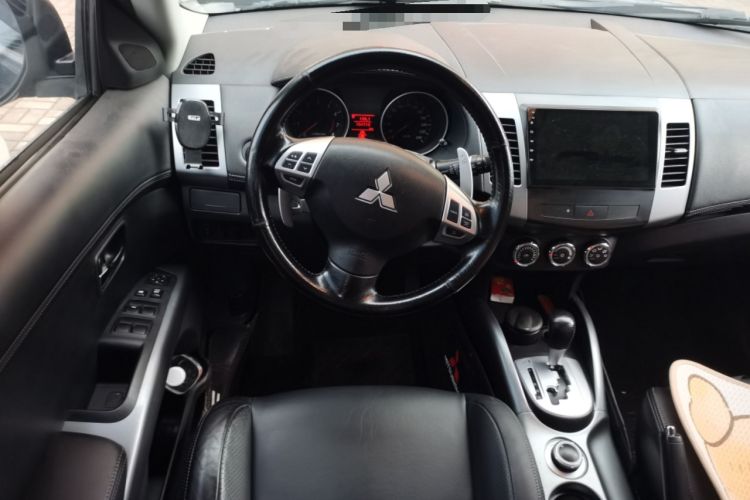 Used Mitsubishi Outlander 2011 Kijang 2.0 Urban Edition Steering Wheel