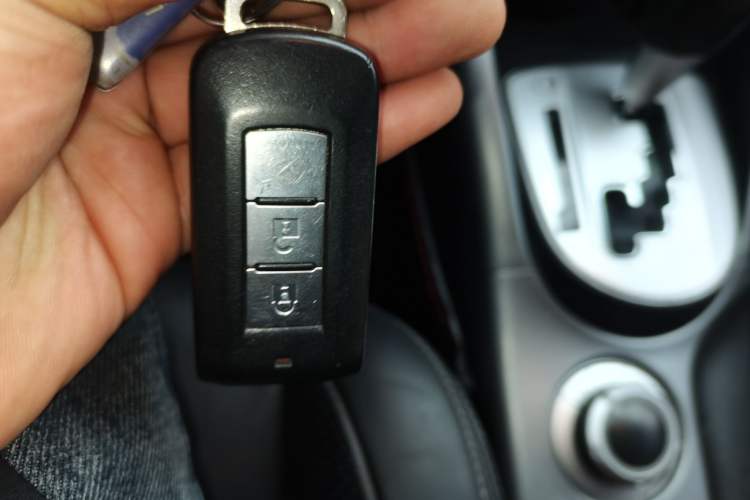 Used Mitsubishi Outlander 2011 Kijang 2.0 Urban Edition Vehicle Key
