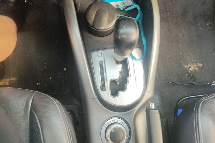 Used Mitsubishi Outlander 2011 Kicks 2.4 Fashion Edition Audio And AC Panel