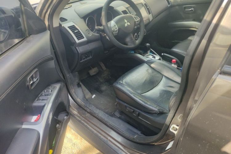 Used Mitsubishi Outlander 2011 Kicks 2.4 Fashion Edition Driver Seat