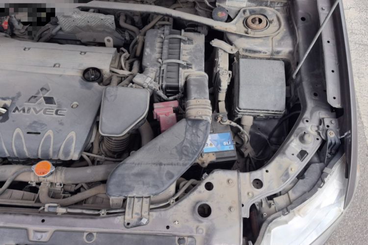 Used Mitsubishi Outlander 2011 Kicks 2.4 Fashion Edition Engine Bay Left