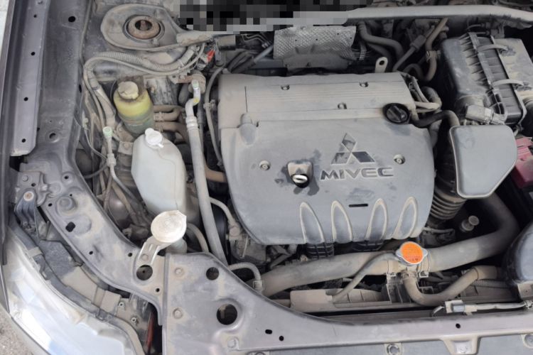 Used Mitsubishi Outlander 2011 Kicks 2.4 Fashion Edition Engine Bay Right