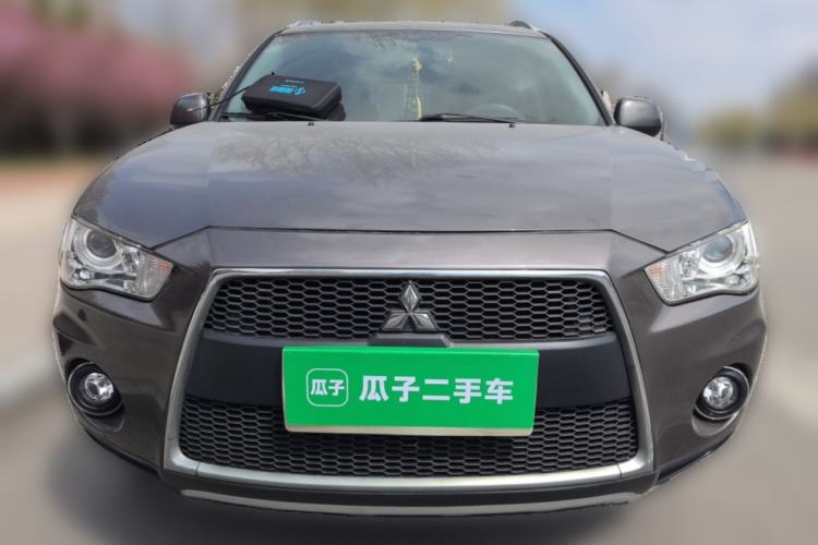 Used Mitsubishi Outlander 2011 Kicks 2.4 Fashion Edition Front
