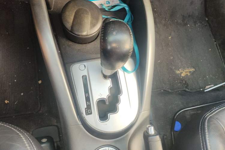 Used Mitsubishi Outlander 2011 Kicks 2.4 Fashion Edition Gear Lever